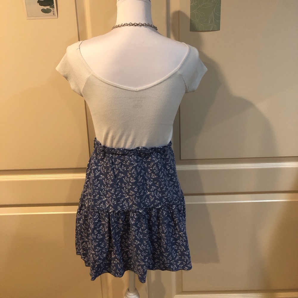 Brandy Melville Blue Floral Skirt - Picture 4 of 5